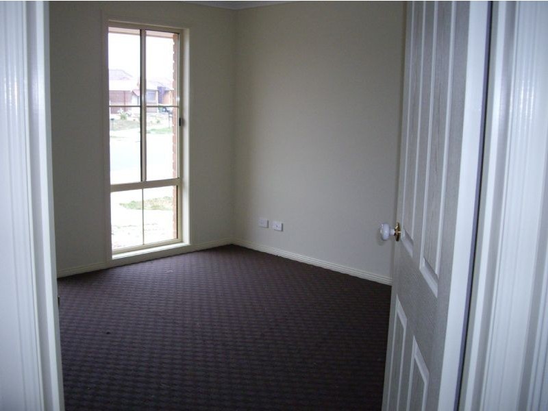 77 Sandalwood Drive, Pakenham VIC 3810