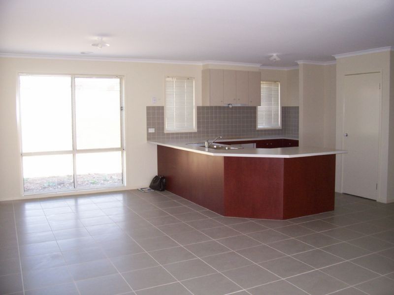 8 Cindy Court, Berwick VIC 3806