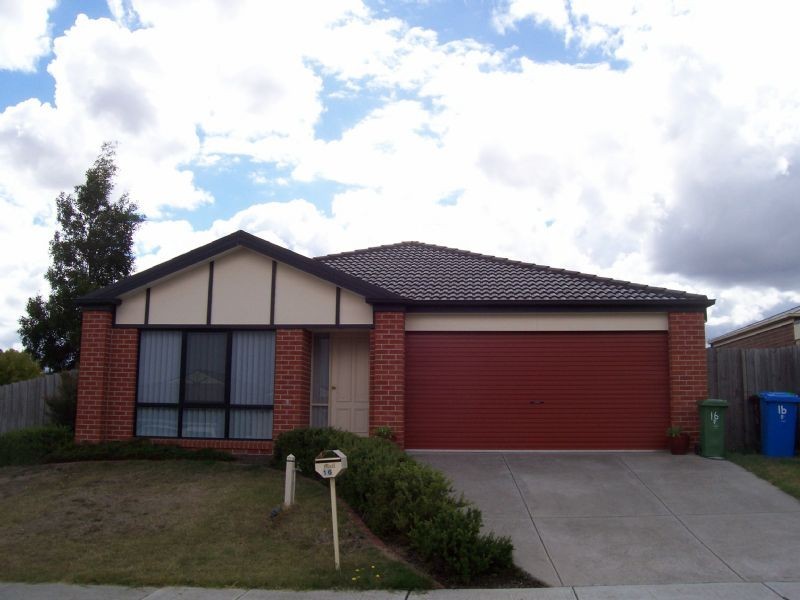 16 Fieldhouse Lane , Berwick VIC 3806