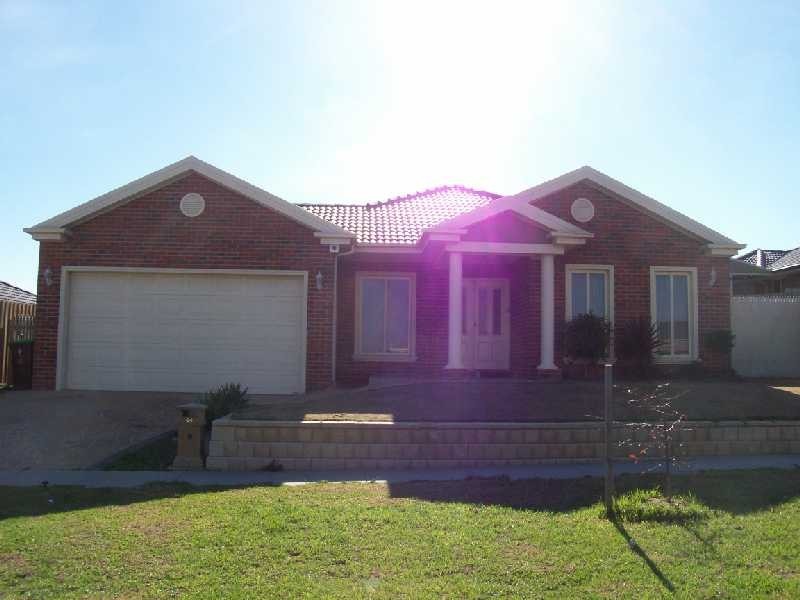 94 Golf Links Road, Berwick VIC 3806