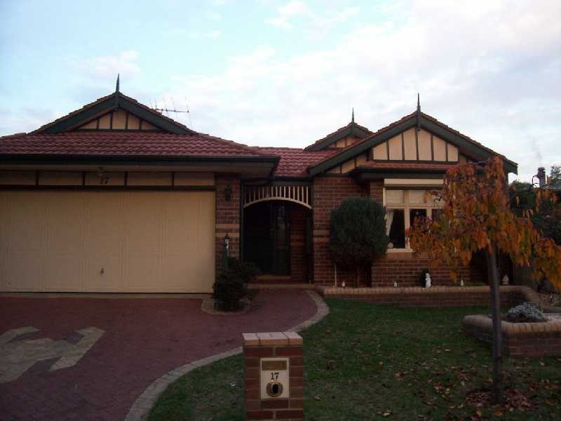 17 Adelong Court, Berwick VIC 3806