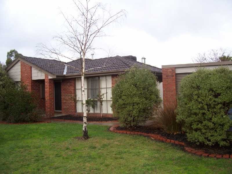 2 Tenandra Court, Berwick VIC 3806