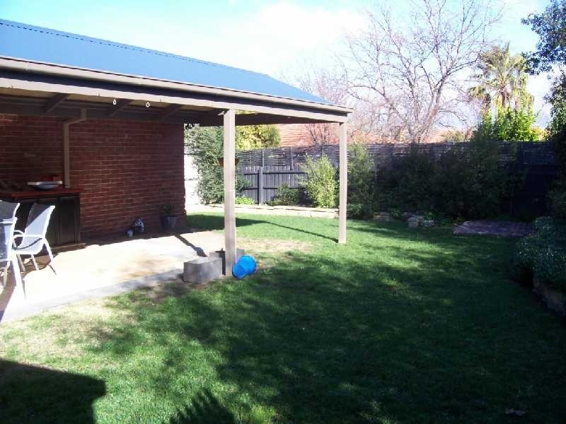 2 Tenandra Court, Berwick VIC 3806