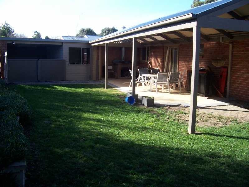 2 Tenandra Court, Berwick VIC 3806