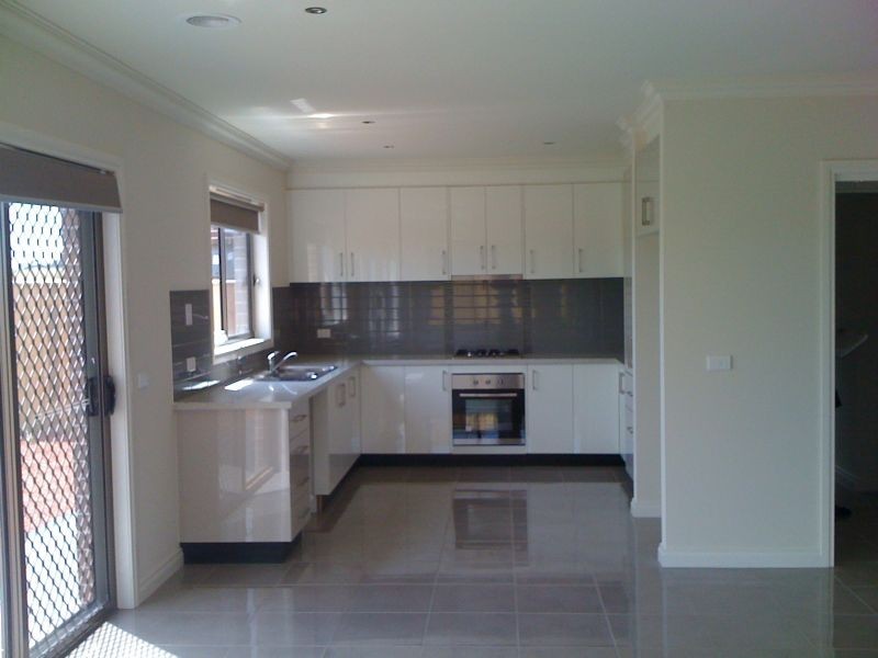 8 Saintly Ave, Wollert VIC 3750