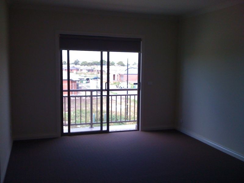 8 Saintly Ave, Wollert VIC 3750