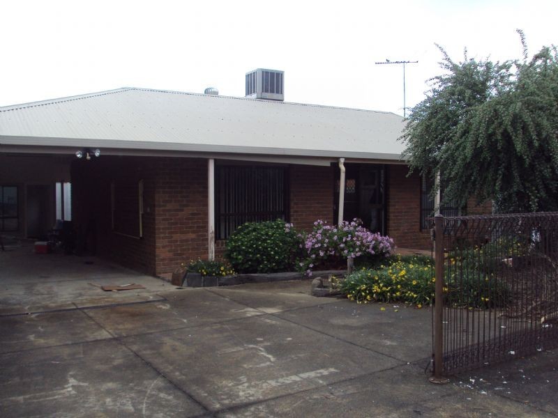 2/15 Spring Street, Thomastown VIC 3074