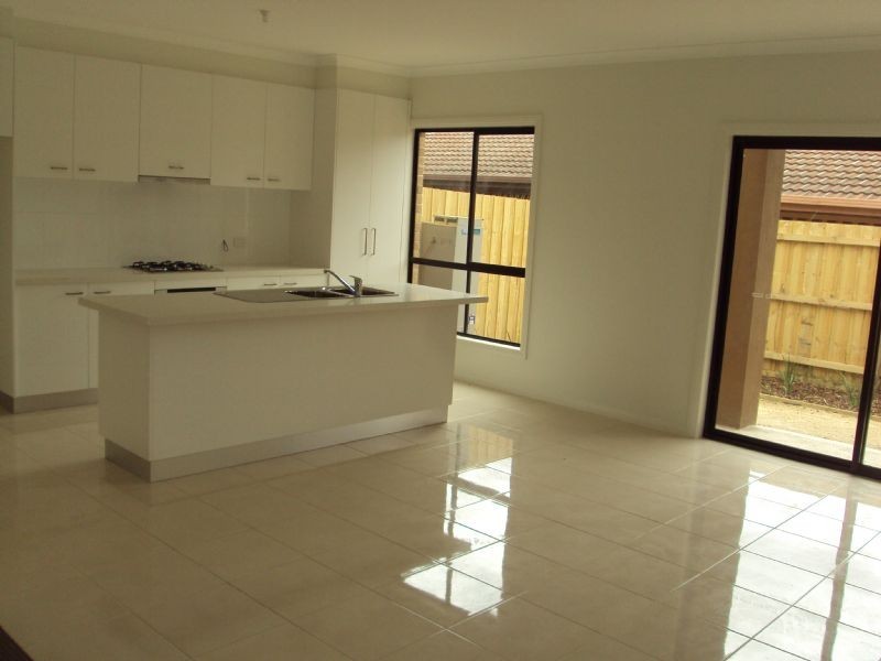 2/38-40 Coulstock Street, Epping VIC 3076