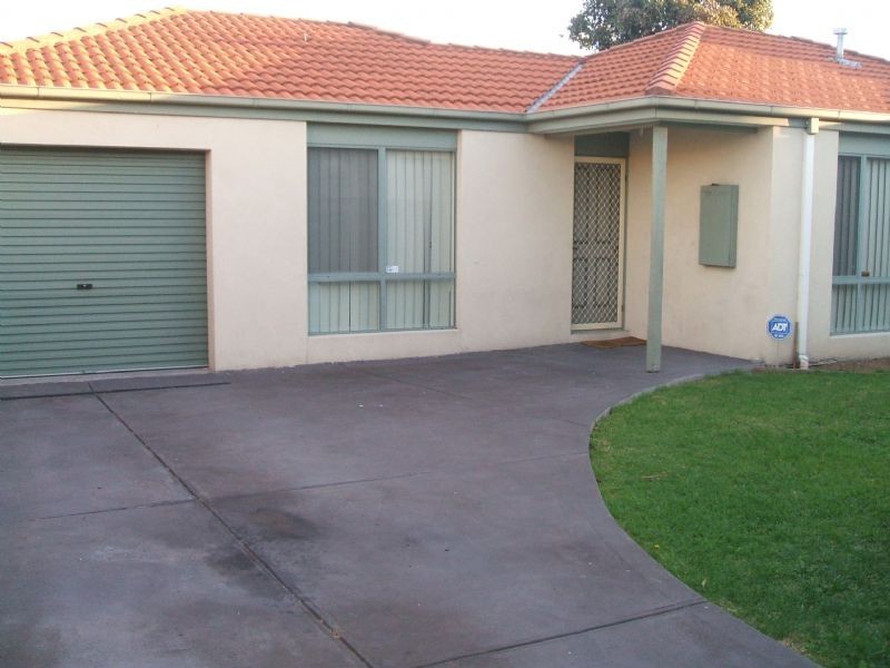 2/11 Memorial Avenue, Epping VIC 3076