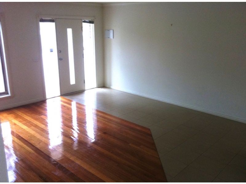 32/5 Delacombe Drive, Mill Park VIC 3082