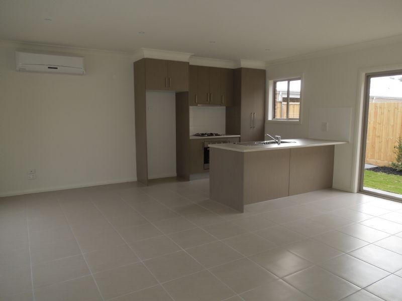 2/65 Craigmoor Crescent, Mernda VIC 3754