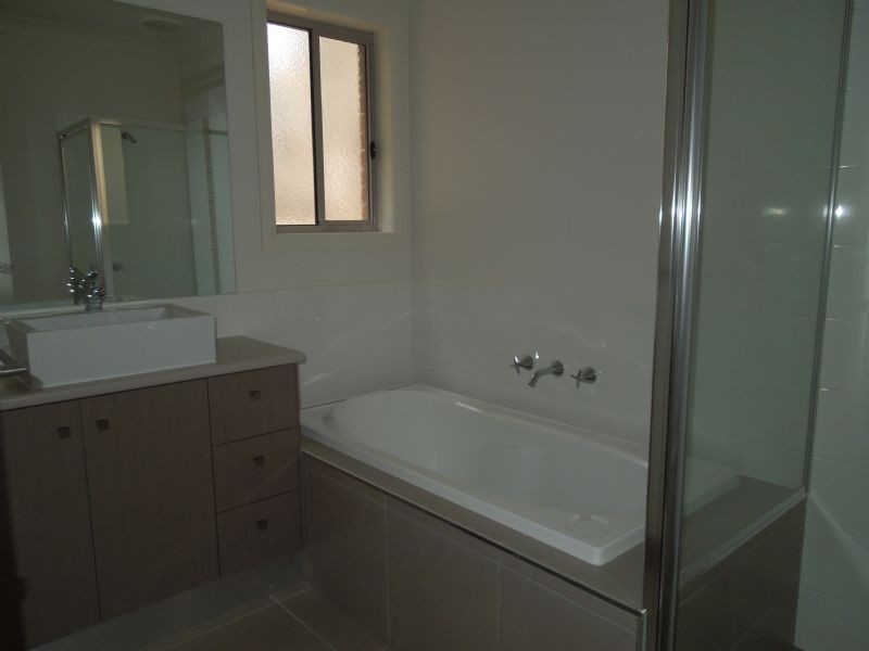 2/65 Craigmoor Crescent, Mernda VIC 3754