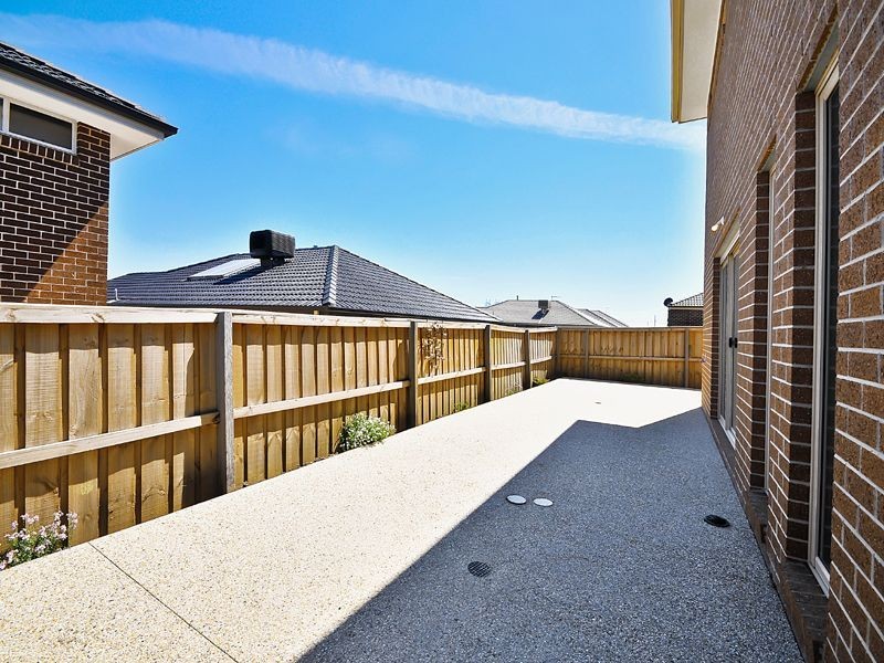 30 Silverstone Circuit, Wollert VIC 3750