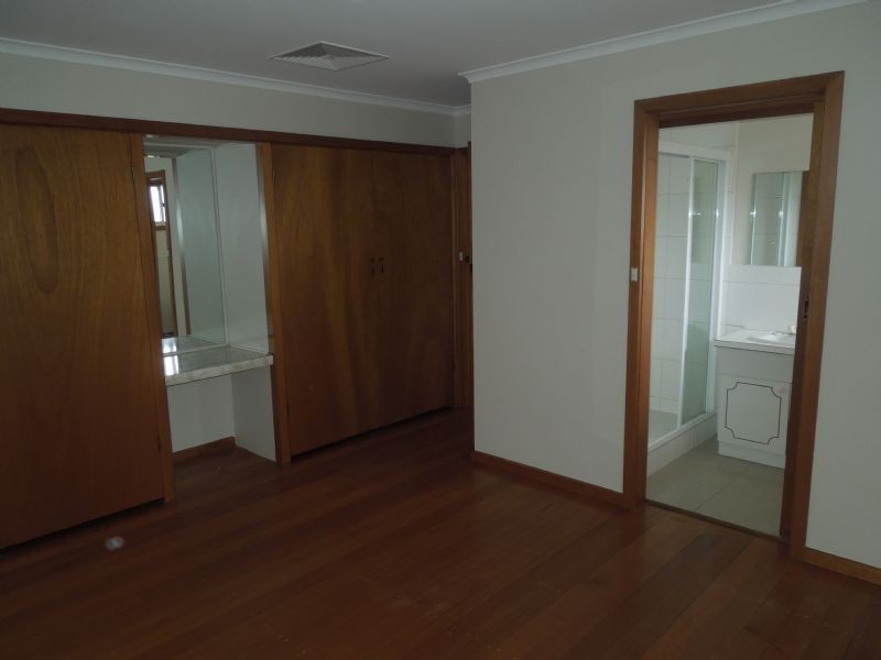 4 Tyroll Court, Epping VIC 3076