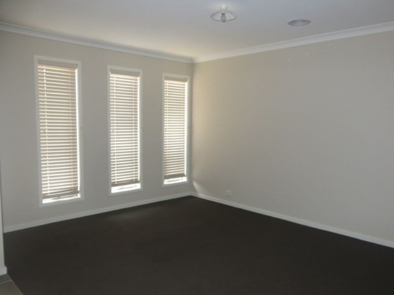 12 Port Road, Doreen VIC 3754