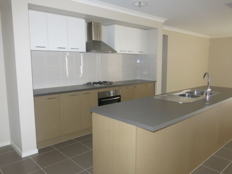 12 Port Road, Doreen VIC 3754