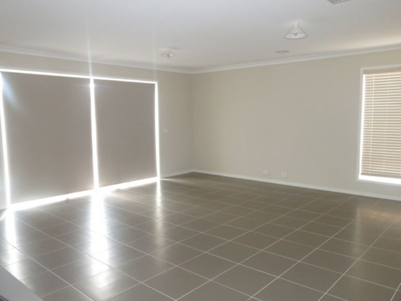 12 Port Road, Doreen VIC 3754