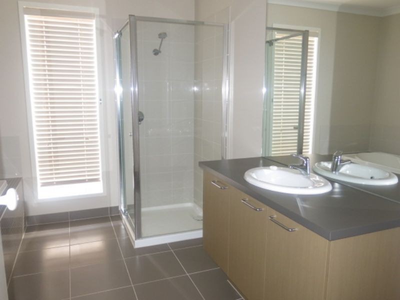 12 Port Road, Doreen VIC 3754