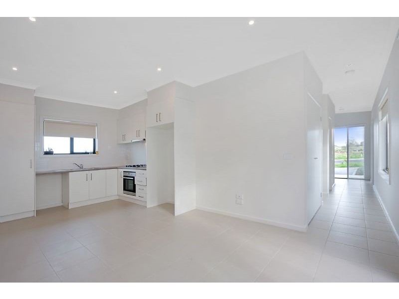 1 & 2/5 Edith Street, Epping VIC 3076