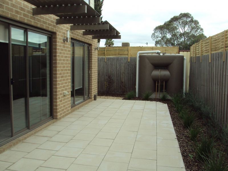 2/23 Neil Street, Hadfield VIC 3046