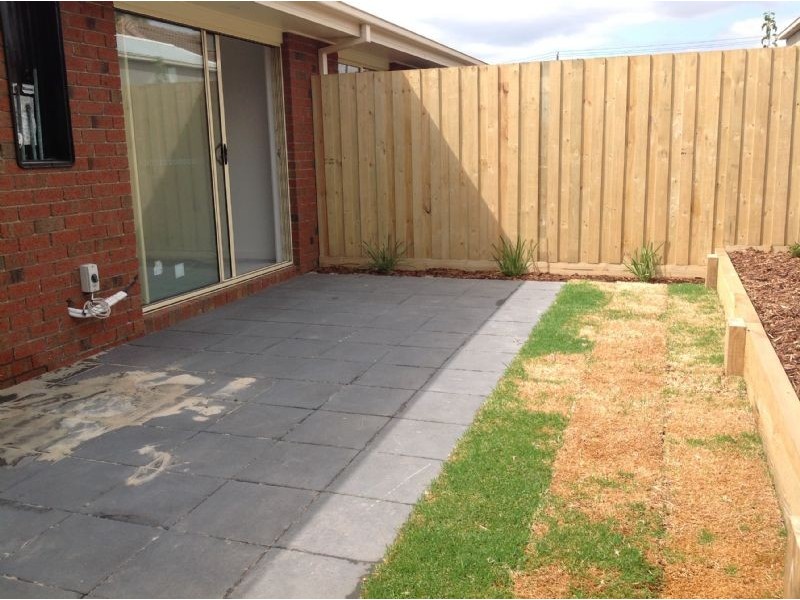 2/13-15 Houston Street, Epping VIC 3076