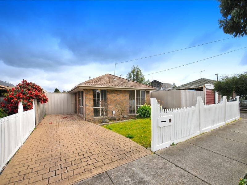 11 Meadow Glen Drive, Epping VIC 3076