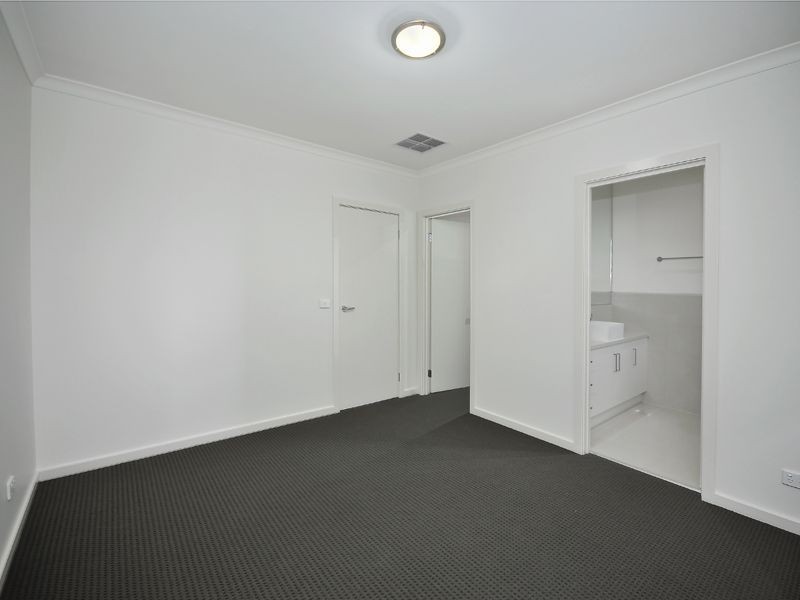 20 Quarterhorse Drive, South Morang VIC 3752