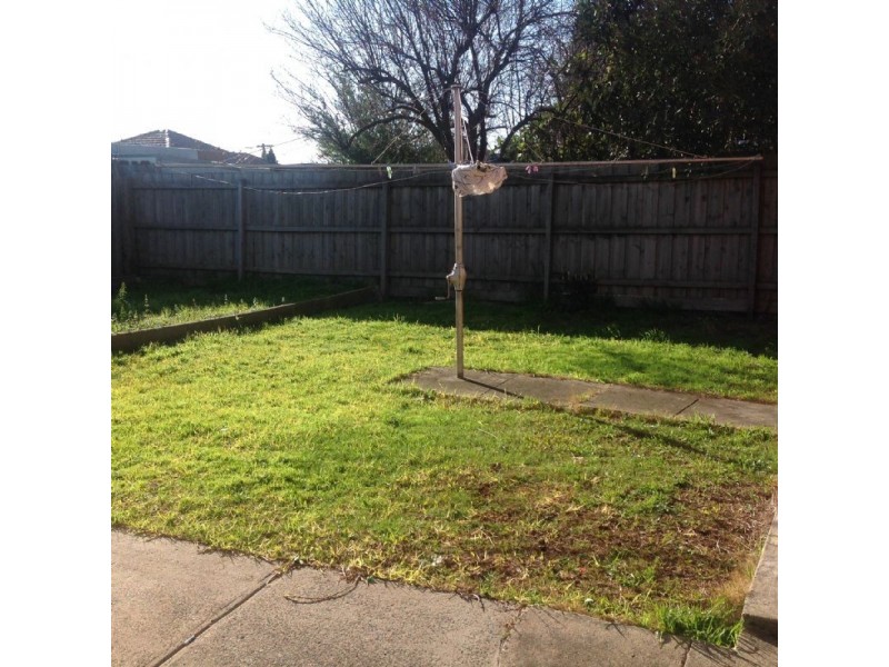 73 Huskisson Avenue, Lalor VIC 3075