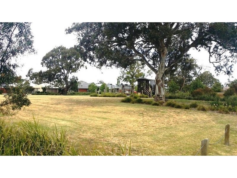 Dwelling 4 Wuchatsch Avenue, Epping VIC 3076