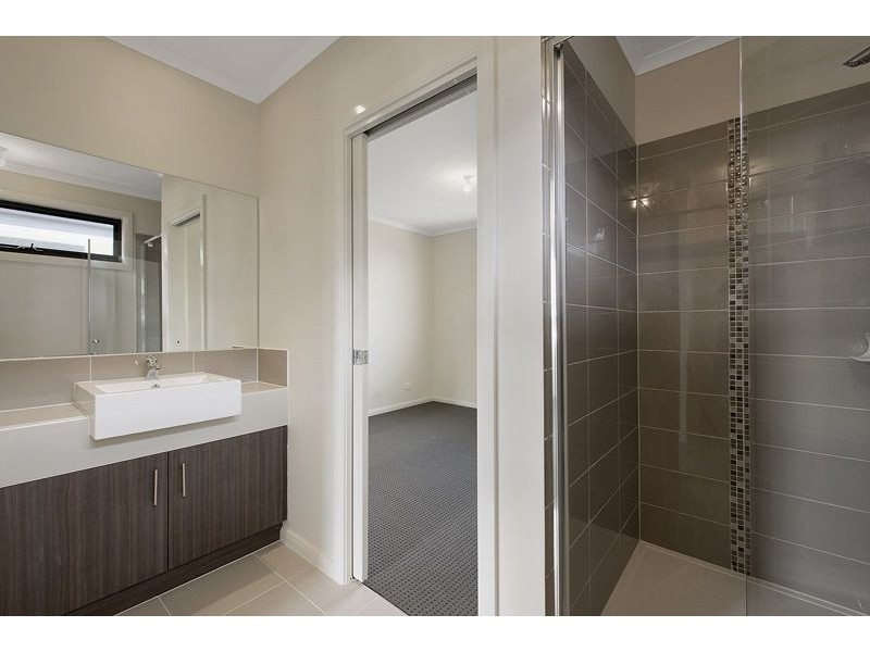 a/213 Hilton Street, Glenroy VIC 3046