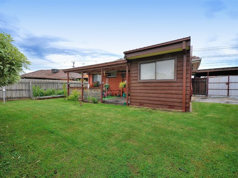8 Bates Avenue, Thomastown VIC 3074