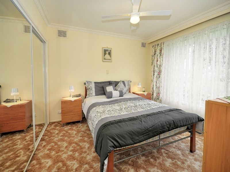 8 Bates Avenue, Thomastown VIC 3074