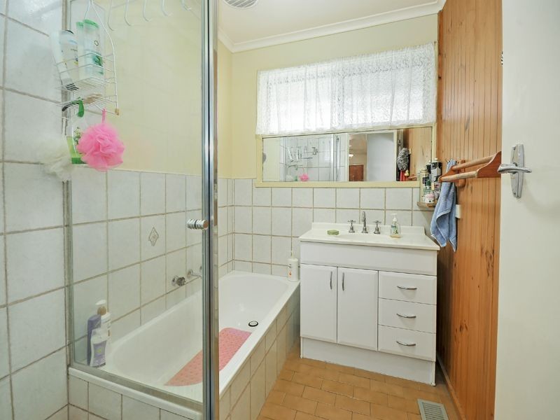 8 Bates Avenue, Thomastown VIC 3074