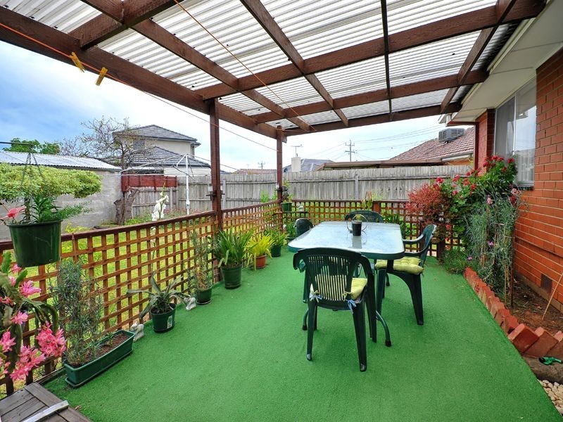 8 Bates Avenue, Thomastown VIC 3074