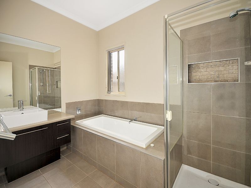 12 Broadleaf Drive, Epping VIC 3076