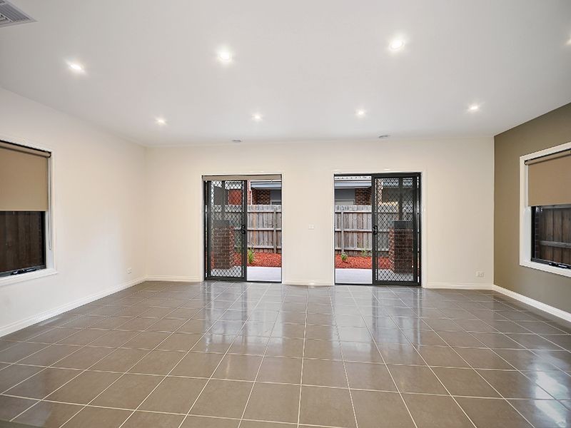 14 Riverside Drive, South Morang VIC 3752
