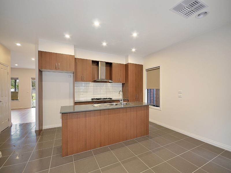 14 Riverside Drive, South Morang VIC 3752