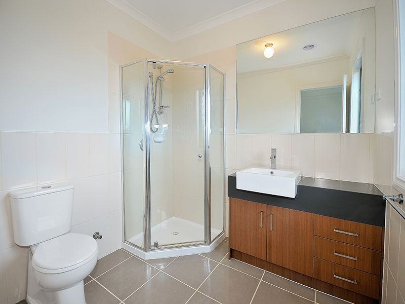 14 Riverside Drive, South Morang VIC 3752
