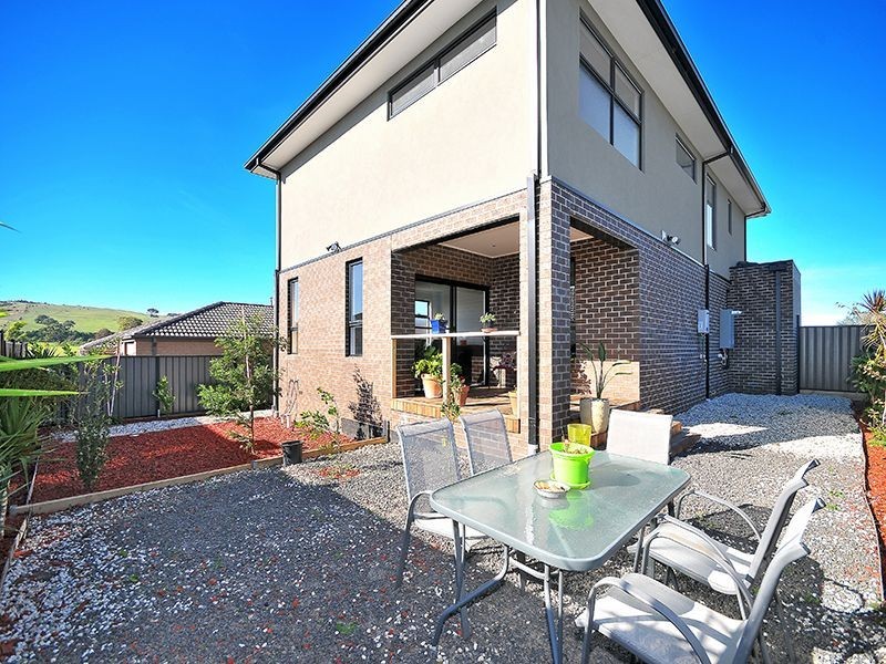 8 Weerona Parkway, Wollert VIC 3750