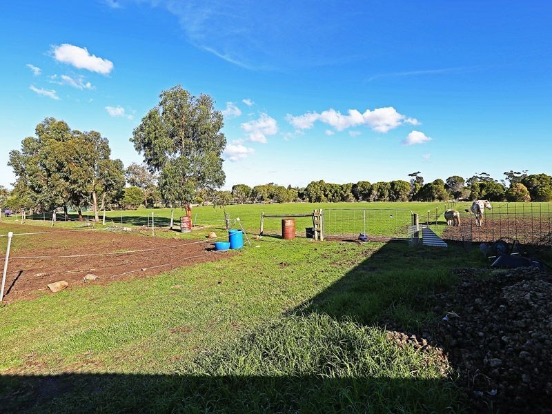 77 Knights Park Crescent, Bannockburn VIC 3331