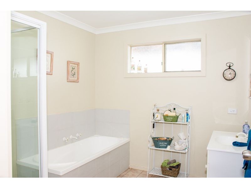 12 Gray Street, Lismore VIC 3324