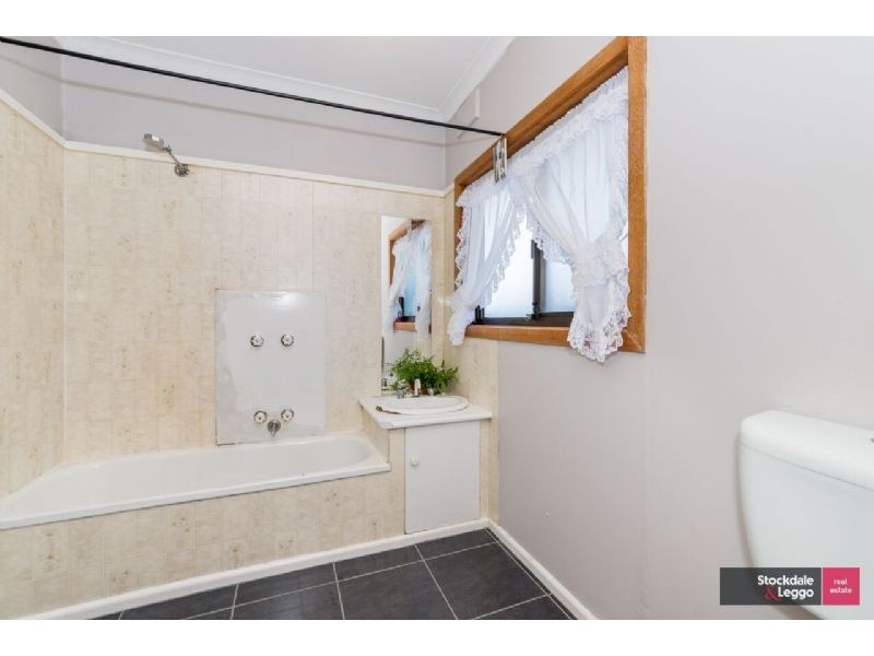 44 Waitara Grove, Norlane VIC 3214