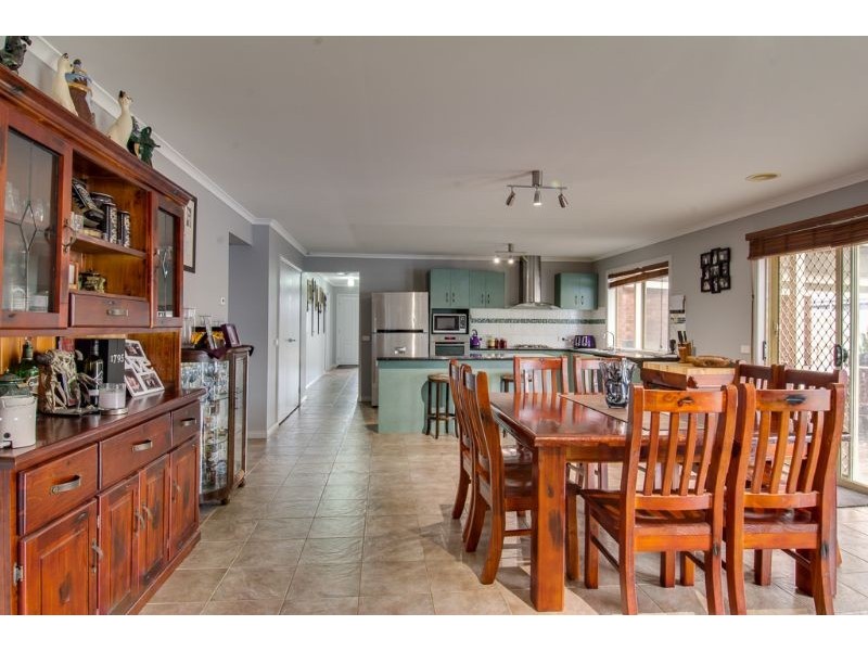 8 Genista Court, Corio VIC 3214