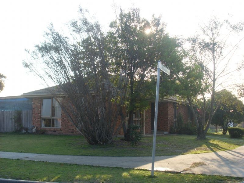 15 Garryowen Crescent, Narre Warren VIC 3805