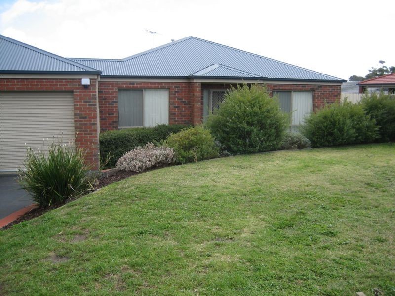 8 Sugar Gum Court, Narre Warren VIC 3805