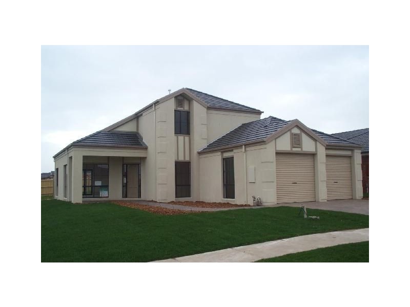 30 Chatswood Drive, Narre Warren VIC 3805