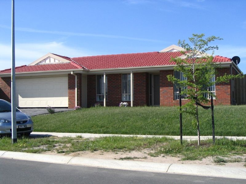 16 Lakeview Drive, Narre Warren VIC 3805