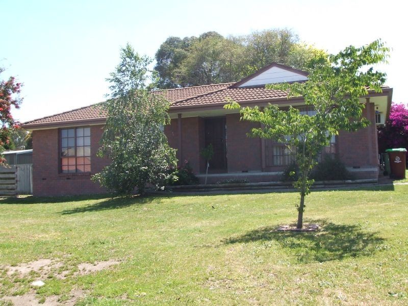 8 Adele Close, Narre Warren VIC 3805