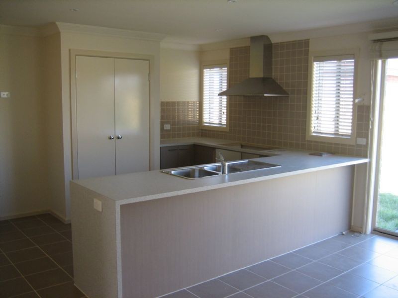 44 Ferndown Drive, Cranbourne VIC 3977