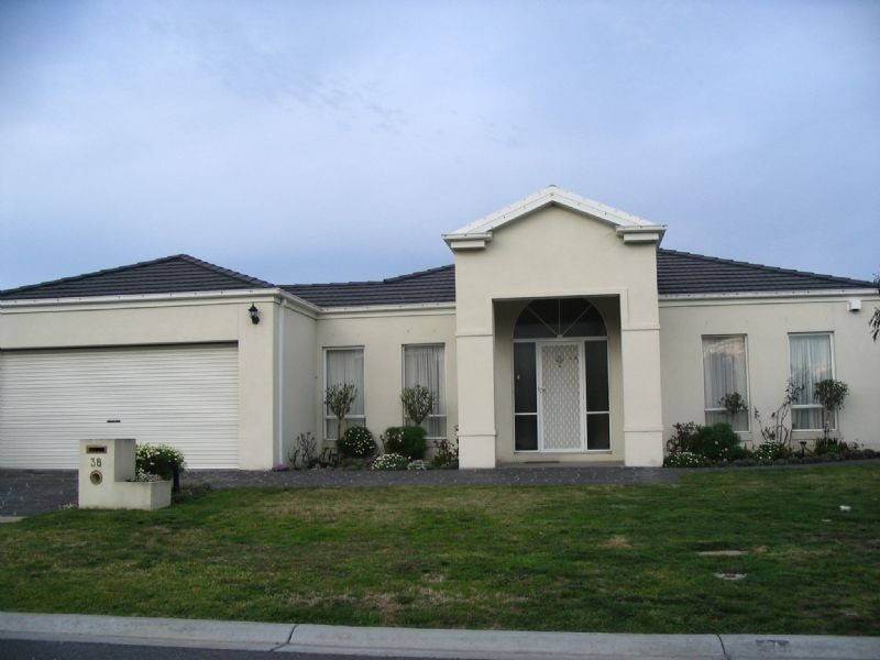 38 Bateman Grove, Hampton Park VIC 3976